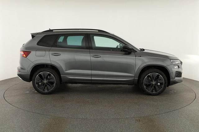 Skoda Karoq Sportline 1.5 TSI DSG Sportline, Pano, AHK, Navi, CANTON, Matrix, AreaView, Side, el. Klappe, FS-beheizbar, 5 J.-Garantie 