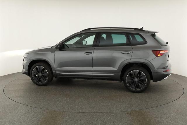 Skoda Karoq Sportline 1.5 TSI DSG Sportline, Pano, AHK, Navi, CANTON, Matrix, AreaView, Side, el. Klappe, FS-beheizbar, 5 J.-Garantie 