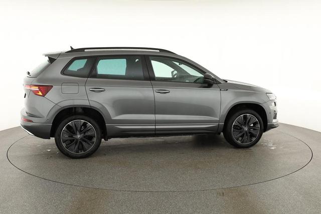 Skoda Karoq Sportline 1.5 TSI DSG Sportline, AHK, Navi, CANTON, Matrix, AreaView, Side, Kamera, el. Klappe, FS-beheizbar, 5 J.-Garantie 