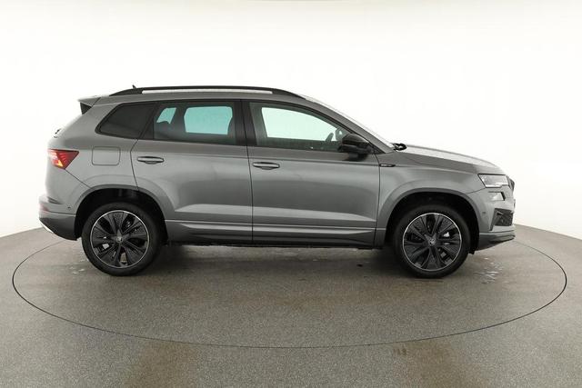 Skoda Karoq Sportline 1.5 TSI DSG Sportline, AHK, Navi, CANTON, Matrix, AreaView, Side, Kamera, el. Klappe, FS-beheizbar, 5 J.-Garantie 