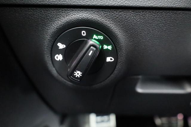 Skoda Karoq Sportline 1.5 TSI DSG Sportline, AHK, Navi, CANTON, Matrix, AreaView, Side, Kamera, el. Klappe, FS-beheizbar, 5 J.-Garantie 