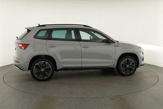 Skoda Karoq Sportline 1.5 TSI DSG Sportline, AHK, Navi, CANTON, Matrix, AreaView, Side, Kamera, el. Klappe, FS-beheizbar, 5 J.-Garantie 