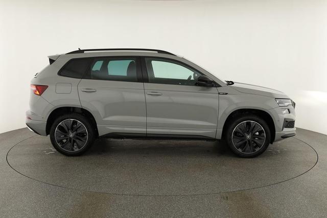 Skoda Karoq Sportline 1.5 TSI DSG Sportline, AHK, Navi, CANTON, Matrix, AreaView, Side, Kamera, el. Klappe, FS-beheizbar, 5 J.-Garantie 