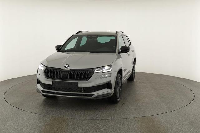 Skoda Karoq Sportline 1.5 TSI DSG Sportline, AHK, Navi, CANTON, Matrix, AreaView, Side, Kamera, el. Klappe, FS-beheizbar, 5 J.-Garantie 