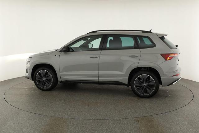 Skoda Karoq Sportline 1.5 TSI DSG Sportline, AHK, Navi, CANTON, Matrix, AreaView, Side, Kamera, el. Klappe, FS-beheizbar, 5 J.-Garantie 