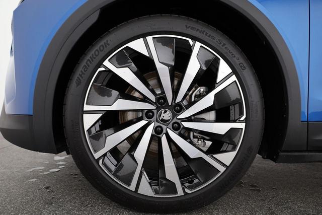 Skoda Elroq 85 x Sportline 85x Sportline, AHK, Matrix, W&auml;rmepumpe, 21-Zoll, Navi, el. Klappe, FS-beheizbar 