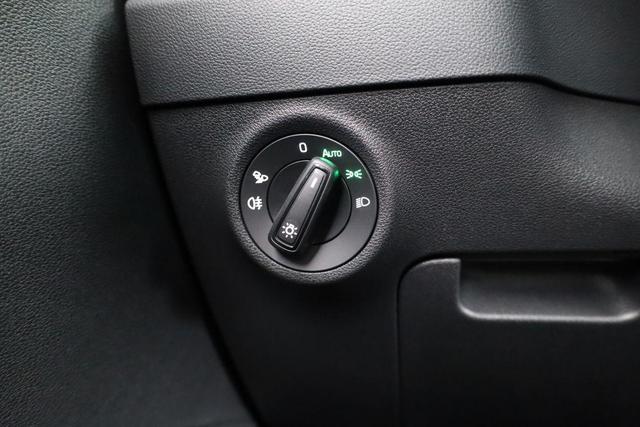 Skoda Karoq Sportline 1.5 TSI DSG Sportline, Pano, AHK, Navi, CANTON, Matrix, AreaView, Side, el. Klappe, FS-beheizbar, 5 J.-Garantie 