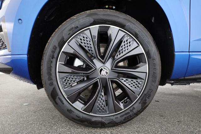 Skoda Karoq Sportline 1.5 TSI DSG Sportline, Pano, AHK, Navi, CANTON, Matrix, AreaView, Side, el. Klappe, FS-beheizbar, 5 J.-Garantie 