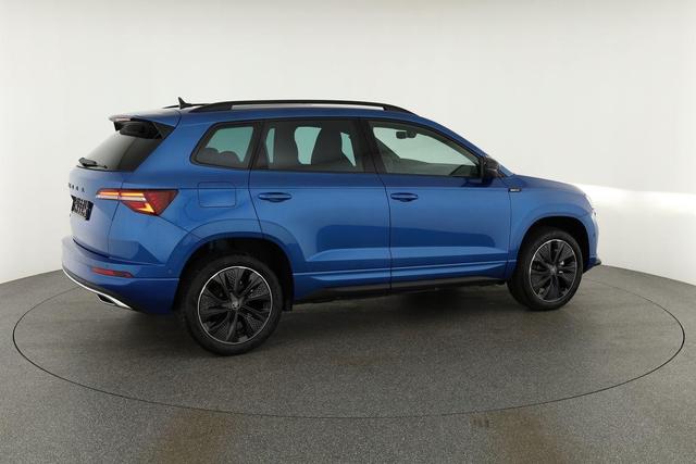 Skoda Karoq Sportline 1.5 TSI DSG Sportline, Pano, AHK, Navi, CANTON, Matrix, AreaView, Side, el. Klappe, FS-beheizbar, 5 J.-Garantie 