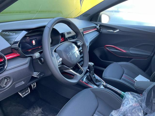 Skoda Fabia - Monte Carlo 1.5 TSI DSG Carlo, Ladeboden, LED, Kamera, App-Connect, 17-Zoll