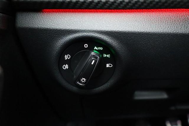 Skoda Kamiq Monte Carlo 1.5 TSI Carlo, Pano, Matrix, Navi, Kamera, 5 J.-Garantie 