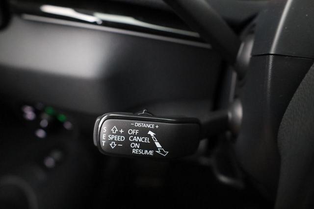 Skoda Karoq Sportline 1.5 TSI DSG Sportline, AHK, Navi, CANTON, Matrix, AreaView, Side, Kamera, el. Klappe, FS-beheizbar, 5 J.-Garantie 