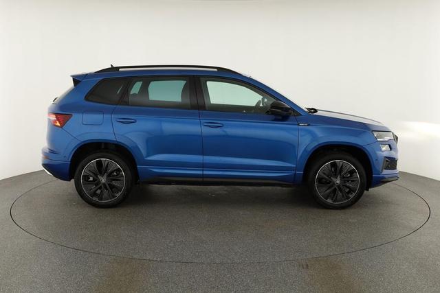 Skoda Karoq Sportline 1.5 TSI DSG Sportline, AHK, Navi, CANTON, Matrix, AreaView, Side, Kamera, el. Klappe, FS-beheizbar, 5 J.-Garantie 