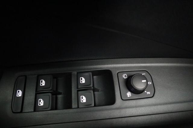 Skoda Fabia Monte Carlo 1.5 TSI DSG Carlo, Ladeboden, LED, Kamera, App-Connect, 17-Zoll 