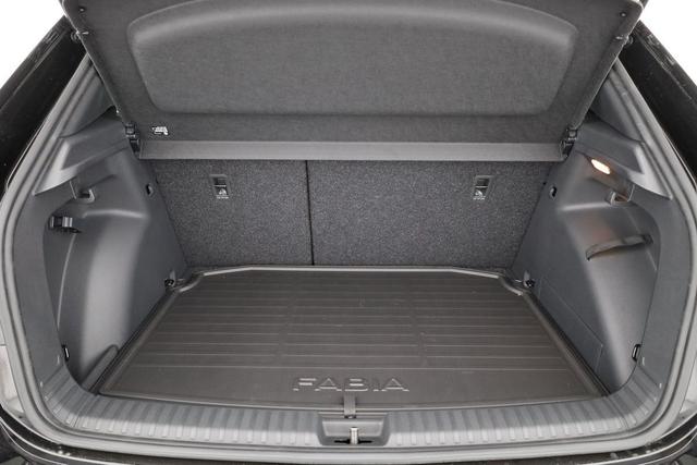 Skoda Fabia Monte Carlo 1.5 TSI DSG Carlo, Ladeboden, LED, Kamera, App-Connect, 17-Zoll 