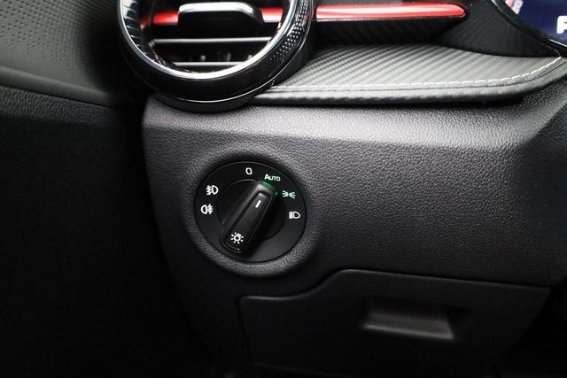 Skoda Fabia Monte Carlo 1.5 TSI DSG Carlo, Ladeboden, LED, Kamera, App-Connect, 17-Zoll 