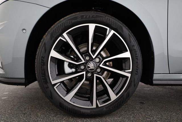 Skoda Fabia Monte Carlo 1.5 TSI DSG Carlo, Ladeboden, LED, Kamera, App-Connect, 17-Zoll 