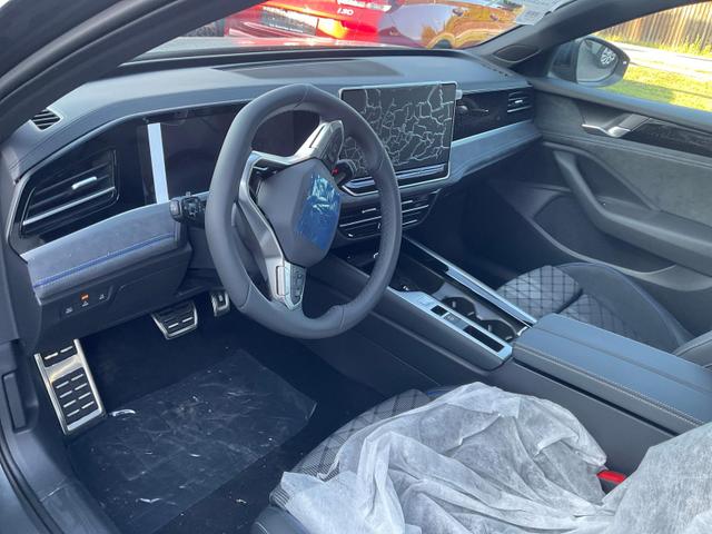 Volkswagen Passat Variant - 2.0 TSI 150 kW R-Line DSG Black, Pano, AHK, Navi, IQ.Light, Side, Kamera, el. Klappe, 19-Zoll, 5 J.-Garantie