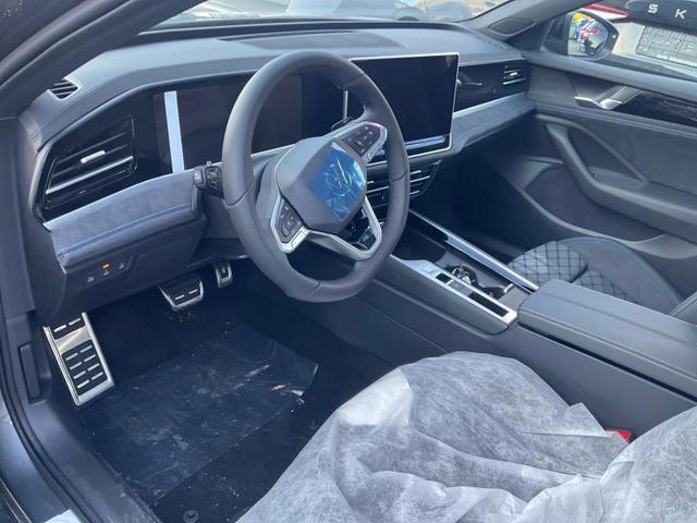 Volkswagen Passat Variant - 2.0 TDI 110 kW R-line DSG Black, Pano, AHK, Navi, IQ.Light, Side, Kamera. el. Klappe, 19-Zoll, 5 J.-Garantie