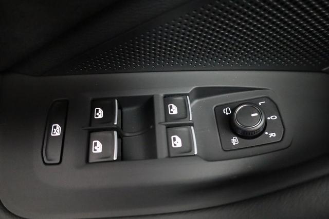 Volkswagen Passat Variant 2.0 TDI 142 kW 4Motion R-Line DSG 4M Black, Pano, AHK, Navi, IQ.Light, Side, Kamera, el. Klappe, 19-Zoll, 5 J.-Garantie 