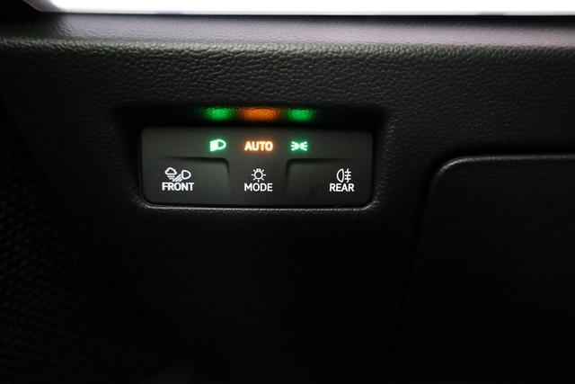 Volkswagen Passat Variant 2.0 TDI 142 kW 4Motion R-Line DSG 4M Black, Pano, AHK, Navi, IQ.Light, Side, Kamera, el. Klappe, 19-Zoll, 5 J.-Garantie 