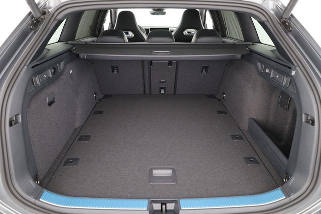 Volkswagen Passat Variant 2.0 TDI 142 kW 4Motion R-Line DSG 4M Black, Pano, AHK, Navi, IQ.Light, Side, Kamera, el. Klappe, 19-Zoll, 5 J.-Garantie 
