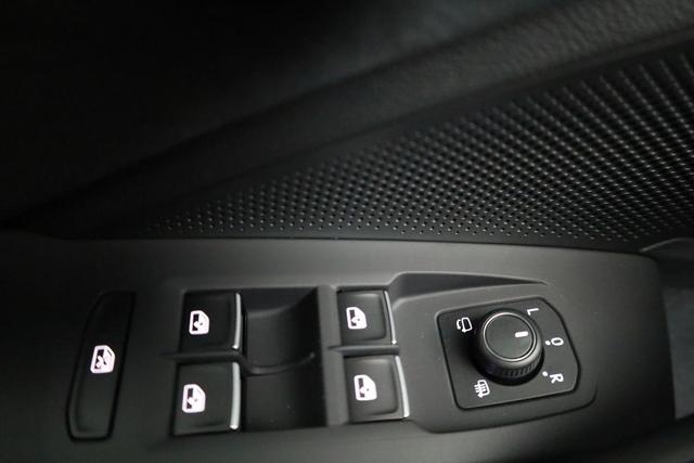 Volkswagen Passat Variant 2.0 TSI 150 kW R-Line DSG Black, Pano, AHK, Navi, IQ.Light, Side, Kamera, el. Klappe, 19-Zoll, 5 J.-Garantie 