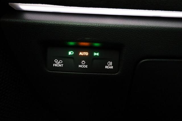 Volkswagen Passat Variant 2.0 TSI 150 kW R-Line DSG Black, Pano, AHK, Navi, IQ.Light, Side, Kamera, el. Klappe, 19-Zoll, 5 J.-Garantie 