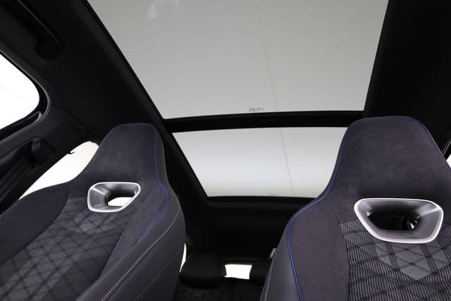 Volkswagen Passat Variant 2.0 TSI 150 kW R-Line DSG Black, Pano, AHK, Navi, IQ.Light, Side, Kamera, el. Klappe, 19-Zoll, 5 J.-Garantie 