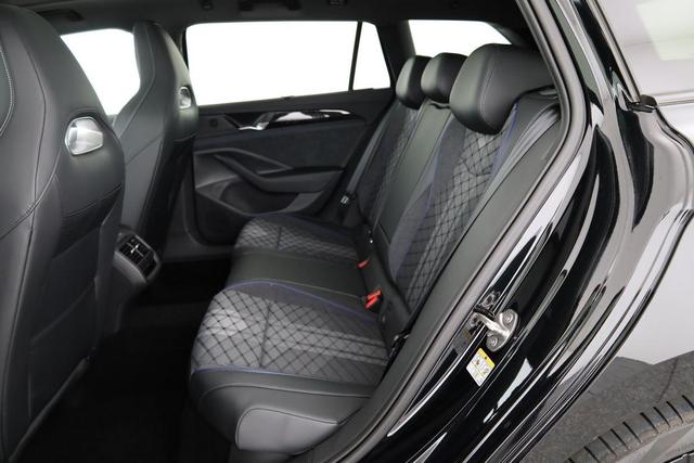 Volkswagen Passat Variant 2.0 TSI 150 kW R-Line DSG Black, Pano, AHK, Navi, IQ.Light, Side, Kamera, el. Klappe, 19-Zoll, 5 J.-Garantie 