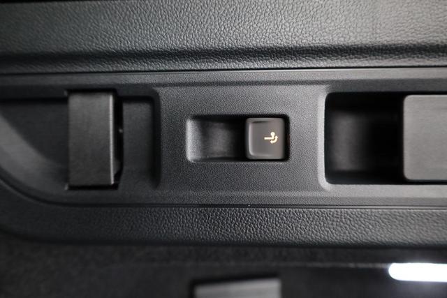 Volkswagen Passat Variant 2.0 TSI 150 kW R-Line DSG Black, Pano, AHK, Navi, IQ.Light, Side, Kamera, el. Klappe, 19-Zoll, 5 J.-Garantie 