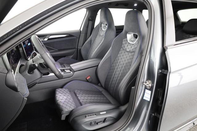 Volkswagen Passat Variant 2.0 TDI 110 kW R-line DSG Black, Pano, AHK, Navi, IQ.Light, Side, Kamera. el. Klappe, 19-Zoll, 5 J.-Garantie 