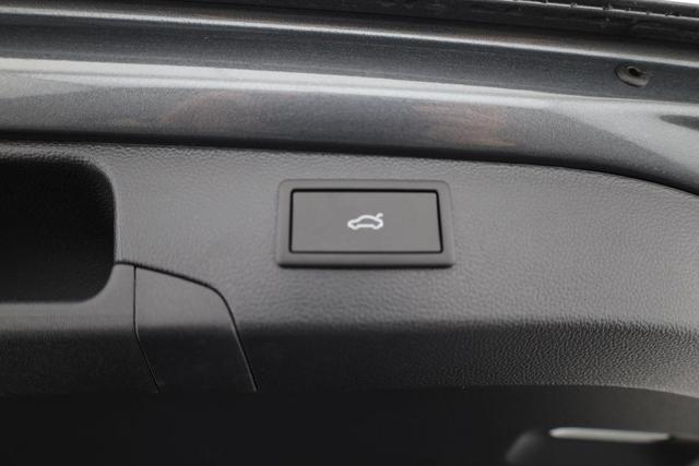 Volkswagen Passat Variant 2.0 TDI 110 kW R-line DSG Black, Pano, AHK, Navi, IQ.Light, Side, Kamera. el. Klappe, 19-Zoll, 5 J.-Garantie 