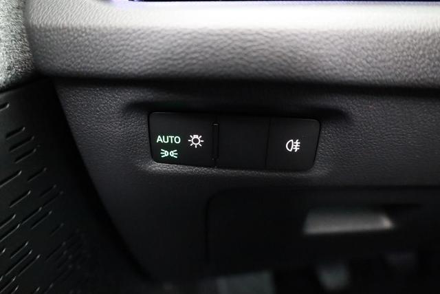 Skoda Octavia Combi 1.5 TSI 110 kW Selection Selection, LED, Side, ACC, Kamera, 17-Zoll 