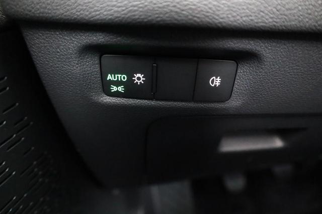 Skoda Octavia Combi 1.5 TSI 110 kW Selection Selection, AHK, LED, Side, ACC, Kamera, 17-Zoll 
