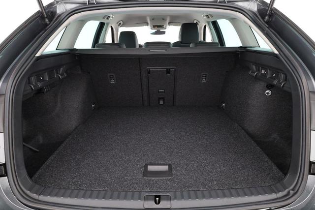 Skoda Octavia Combi 1.5 TSI 110 kW Selection Selection, AHK, LED, Side, ACC, Kamera, 17-Zoll 