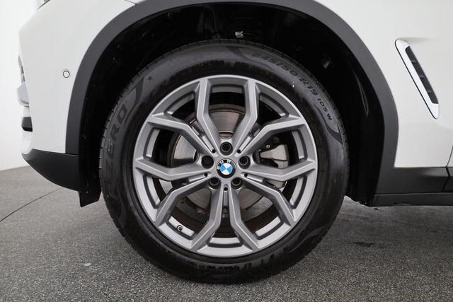 BMW X3 xDrive 20 i xLine xDrive20i xLine, Pano, AHK, Navi, AreaView, Side, 19-Zoll 