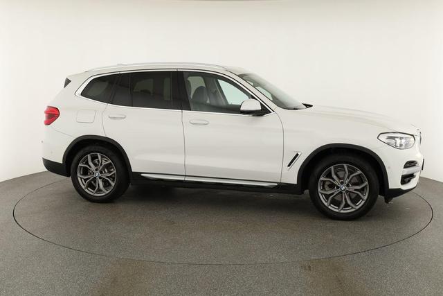 BMW X3 xDrive 20 i xLine xDrive20i xLine, Pano, AHK, Navi, AreaView, Side, 19-Zoll 