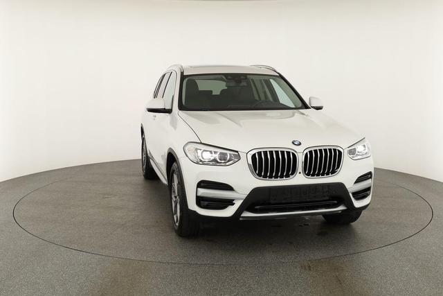 BMW X3 xDrive 20 i xLine xDrive20i xLine, Pano, AHK, Navi, AreaView, Side, 19-Zoll 