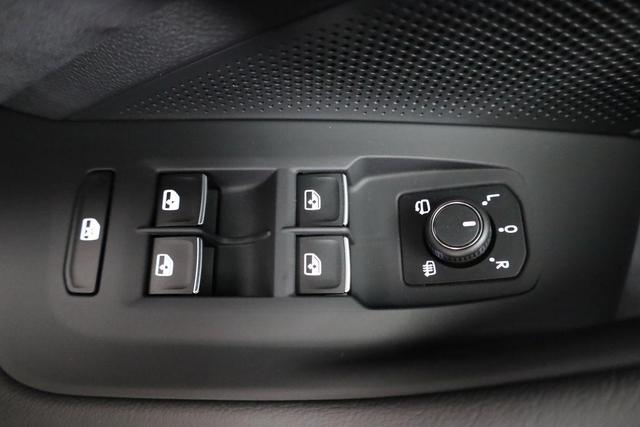 Volkswagen Passat Variant 2.0 TSI 150 kW R-Line DSG Black, Pano, AHK, Navi, IQ.Light, Side, Kamera, el. Klappe, 19-Zoll, 5 J.-Garantie 