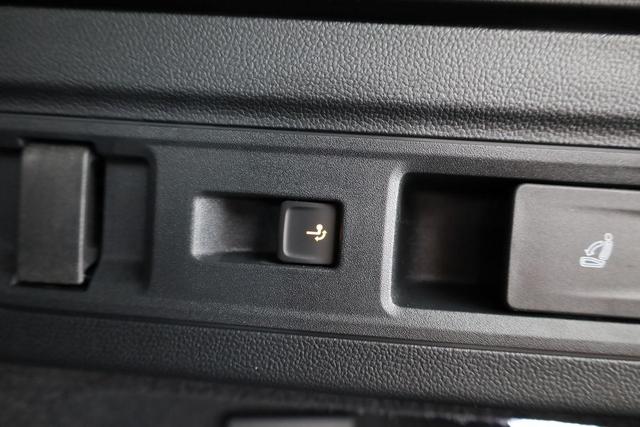 Volkswagen Passat Variant 2.0 TSI 150 kW R-Line DSG Black, Pano, AHK, Navi, IQ.Light, Side, Kamera, el. Klappe, 19-Zoll, 5 J.-Garantie 