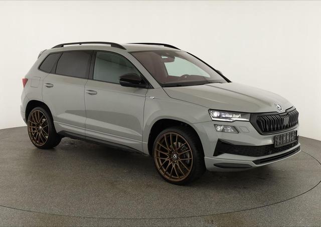Gebrauchtfahrzeug Skoda Karoq - Sportline 4x4 2.0 TSI DSG 4x4, Pano, AHK, Navi, Matrix, el. Klappe, FS-beheizbar, 19-Zoll, 1. Hand