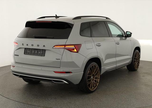 Skoda Karoq Sportline 4x4 2.0 TSI DSG 4x4, Pano, AHK, Navi, Matrix, el. Klappe, FS-beheizbar, 19-Zoll, 1. Hand 