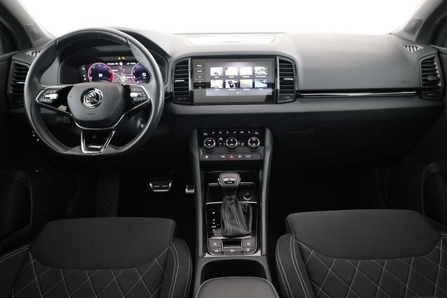 Skoda Karoq Sportline 4x4 2.0 TSI DSG 4x4, Pano, AHK, Navi, Matrix, el. Klappe, FS-beheizbar, 19-Zoll, 1. Hand 