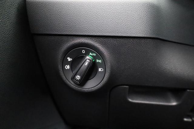 Skoda Karoq Sportline 4x4 2.0 TSI DSG 4x4, Pano, AHK, Navi, Matrix, el. Klappe, FS-beheizbar, 19-Zoll, 1. Hand 