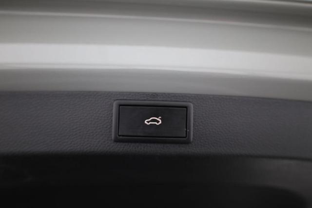 Skoda Karoq Sportline 4x4 2.0 TSI DSG 4x4, Pano, AHK, Navi, Matrix, el. Klappe, FS-beheizbar, 19-Zoll, 1. Hand 