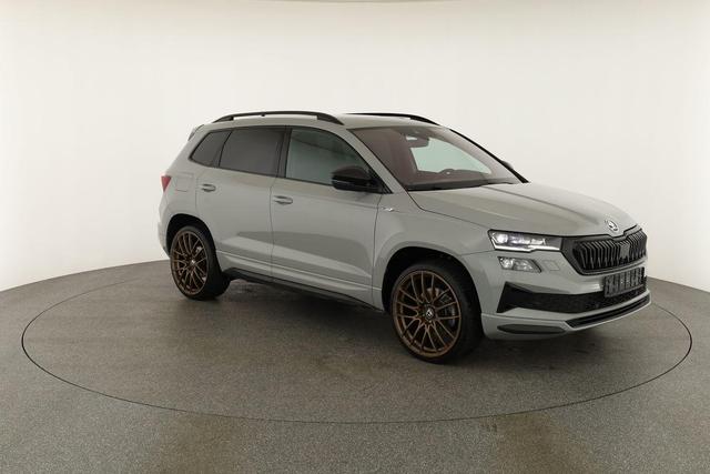 Skoda Karoq Sportline 4x4 2.0 TSI DSG 4x4, Pano, AHK, Navi, Matrix, el. Klappe, FS-beheizbar, 19-Zoll, 1. Hand 