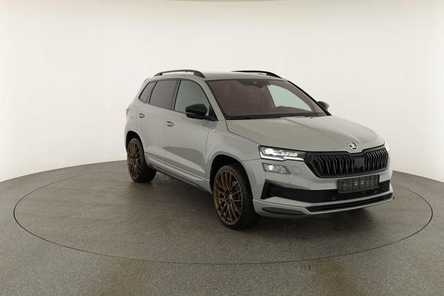 Skoda Karoq Sportline 4x4 2.0 TSI DSG 4x4, Pano, AHK, Navi, Matrix, el. Klappe, FS-beheizbar, 19-Zoll, 1. Hand 