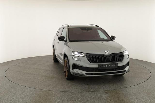 Skoda Karoq Sportline 4x4 2.0 TSI DSG 4x4, Pano, AHK, Navi, Matrix, el. Klappe, FS-beheizbar, 19-Zoll, 1. Hand 