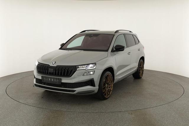 Skoda Karoq Sportline 4x4 2.0 TSI DSG 4x4, Pano, AHK, Navi, Matrix, el. Klappe, FS-beheizbar, 19-Zoll, 1. Hand 